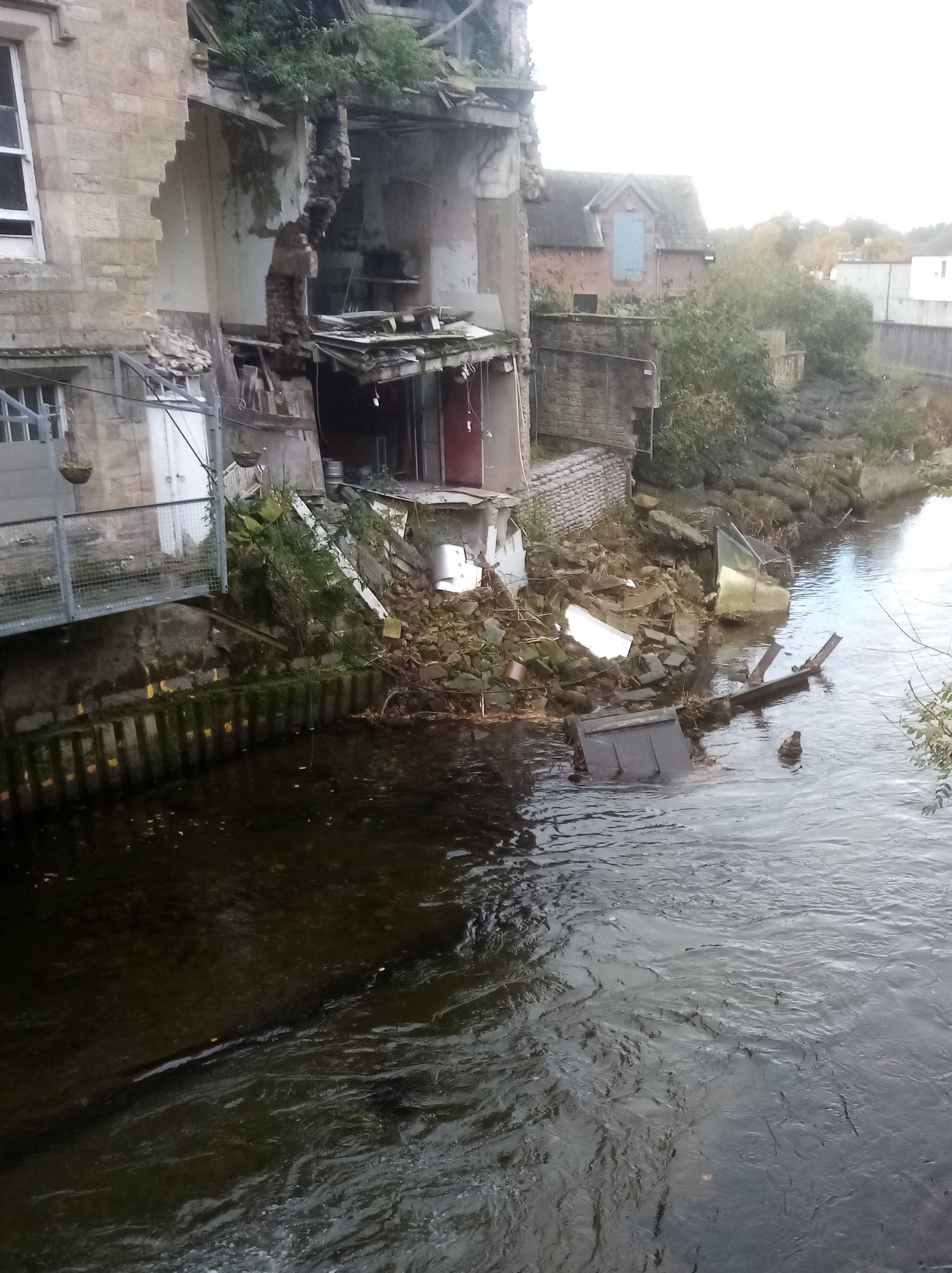 EA leaves river partially blocked 2025 alt=